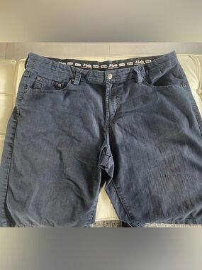 Lois Men’s Extensible-Stretch Navy Denim Shorts - Waistband Detail -38